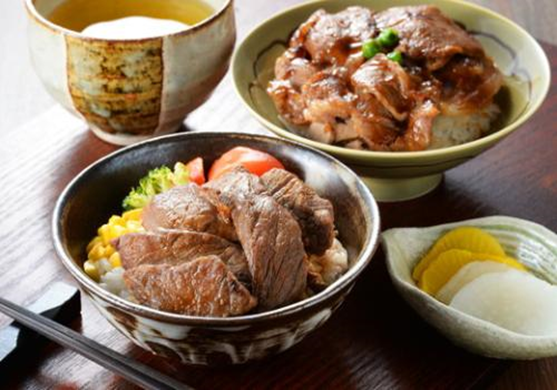 北海道産  牛ステーキ丼＆豚丼